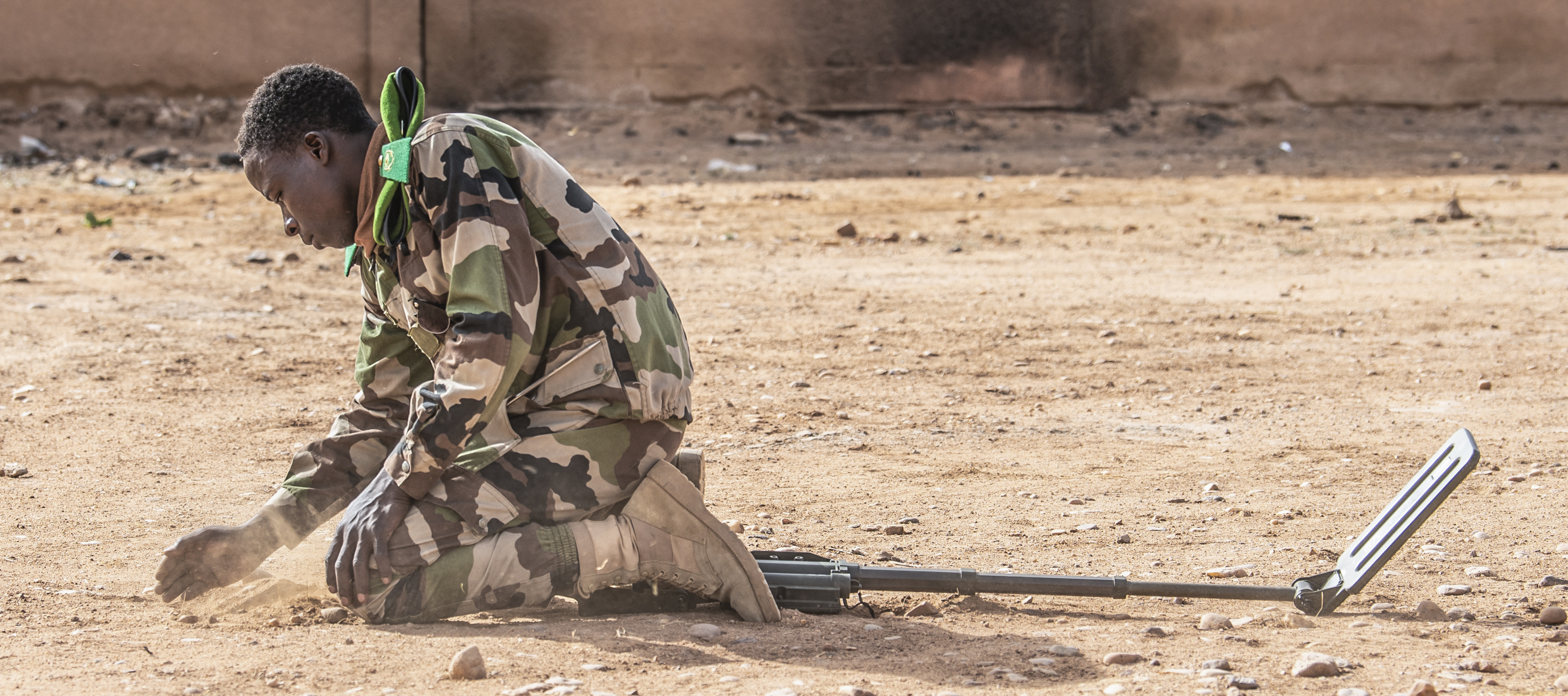 USAF explosive ordnance disposal technicians conduct joint training with Nigerien Armed Forces