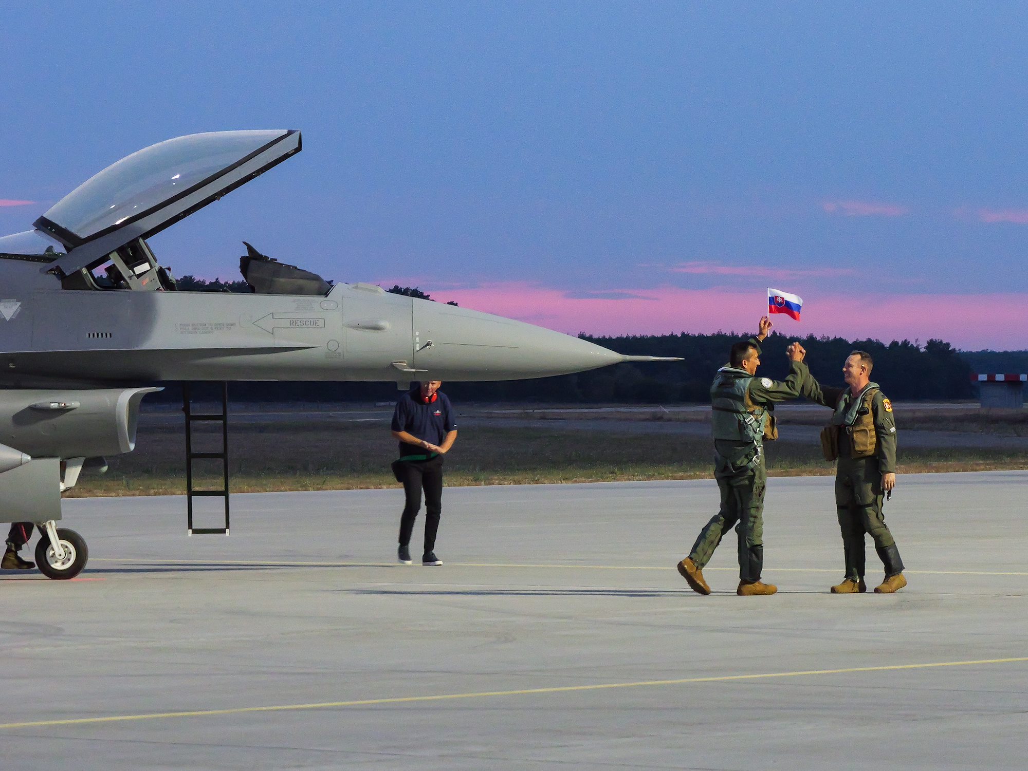 Slovakia welcomes 4th generation aircraft