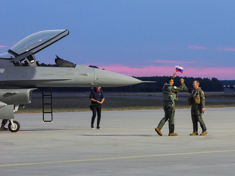 Slovakia welcomes 4th generation aircraft